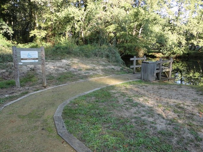 Ponton de pêche du ruisseau du moulin