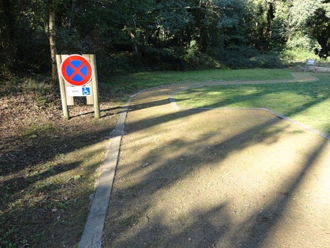 Ponton de pêche du ruisseau du moulin