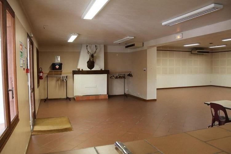 Salle-polyvalente-Pompiey---Hall-salle-principale