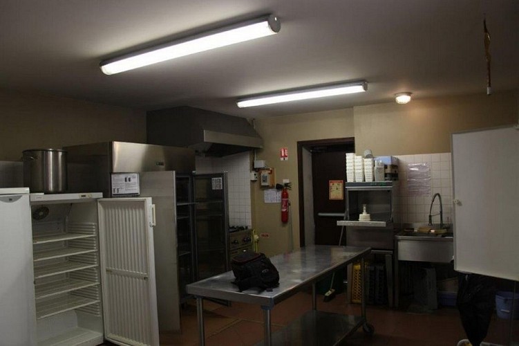 Salle-polyvalente-Pompiey---cuisine