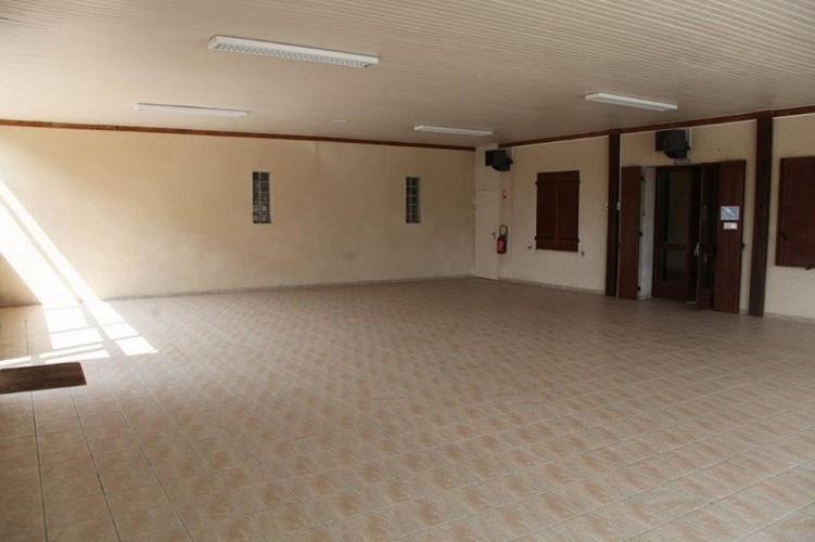 Salle-polyvalente-Pompiey---Hall