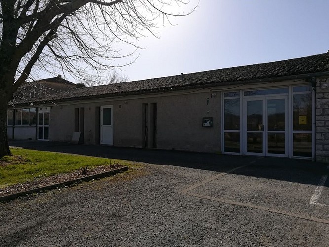 Salle-des-fetes-de-Montauriol--47330-