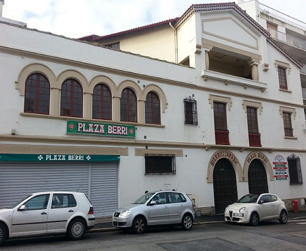 Fronton Plaza Berri - Biarritz - Façade extérieure