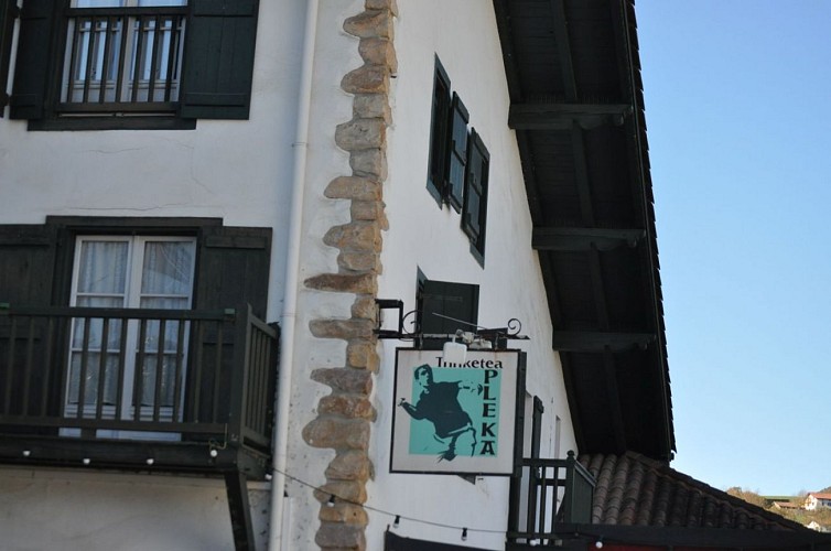 pleka_panneau_facade