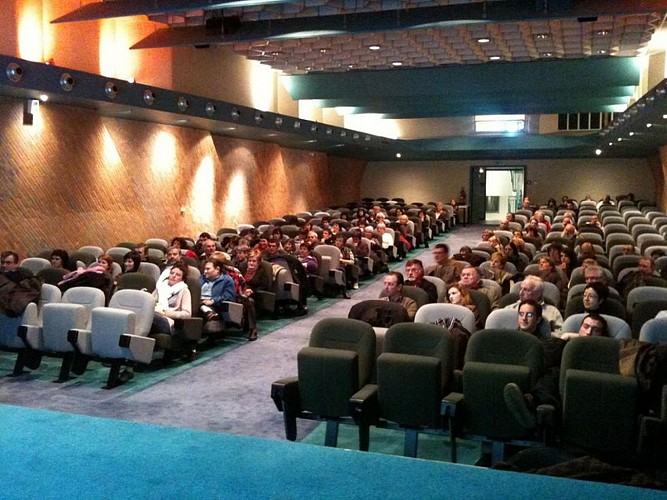 Auditorium.JPG-II 1440 900