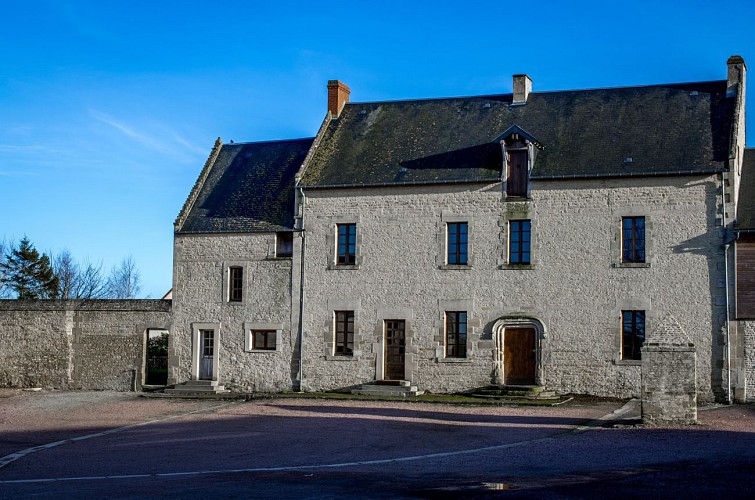 Le Manoir et la Grange aux Dîmes (Das Herrenhaus und die Zehntscheune)
