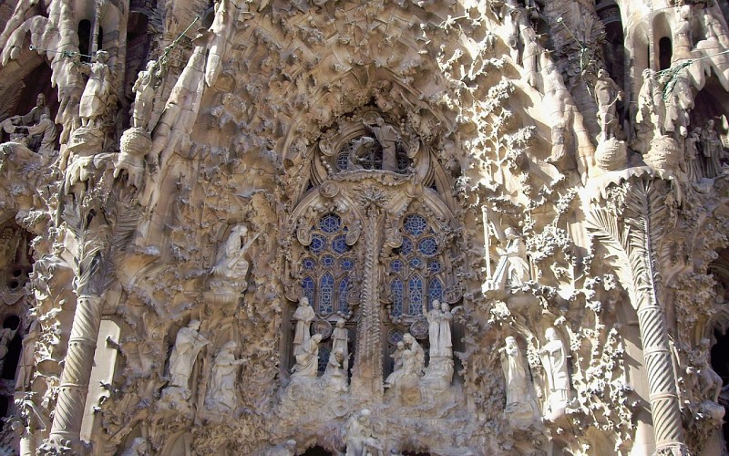 Skip the Line Sagrada Familia Guided Tour with Transportation