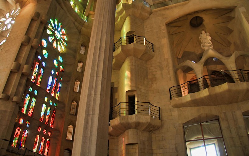 Skip the Line Sagrada Familia Guided Tour with Transportation