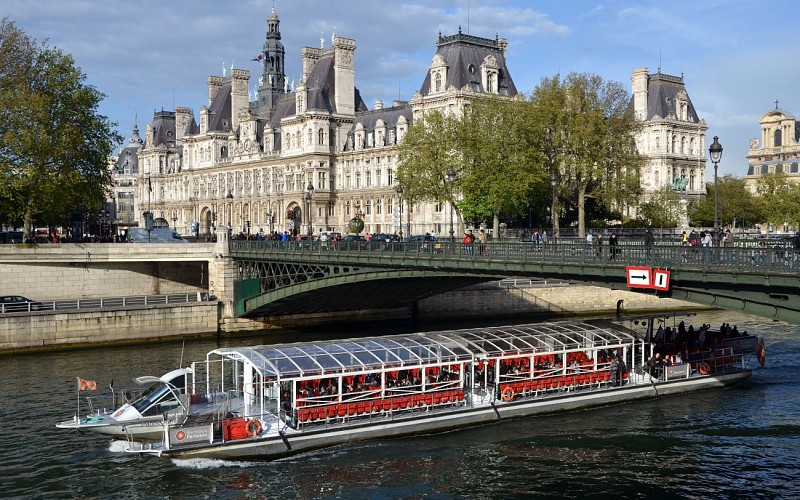 Bateaux Parisiens: 1h Sightseeing Cruise