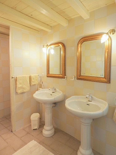 CHAMBRES D'HÔTES "LOGIS LA TOUR"