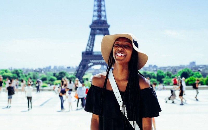 Eiffel Tower Morning Guided Tour with Breakfast